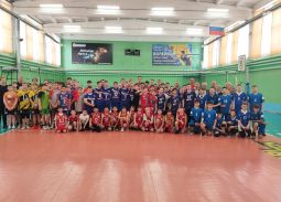 В Оренбурге проходит первенство города по волейболу среди юношей