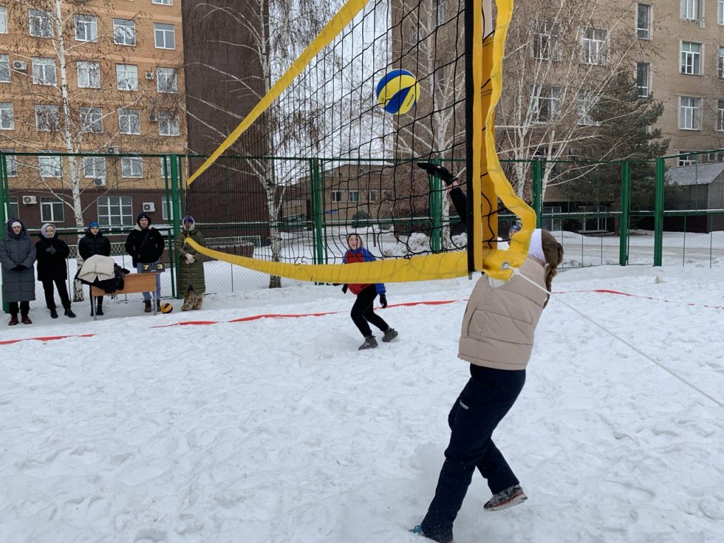 В Оренбурге турнир по СНЕЖНОМУ ВОЛЕЙБОЛУ