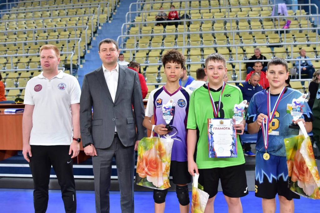 Завершился III традиционный турнир по волейболу среди юношей и девушек на призы Волейбольного клуба «Оренбуржье», памяти Н.П.Бухвалова.🏐