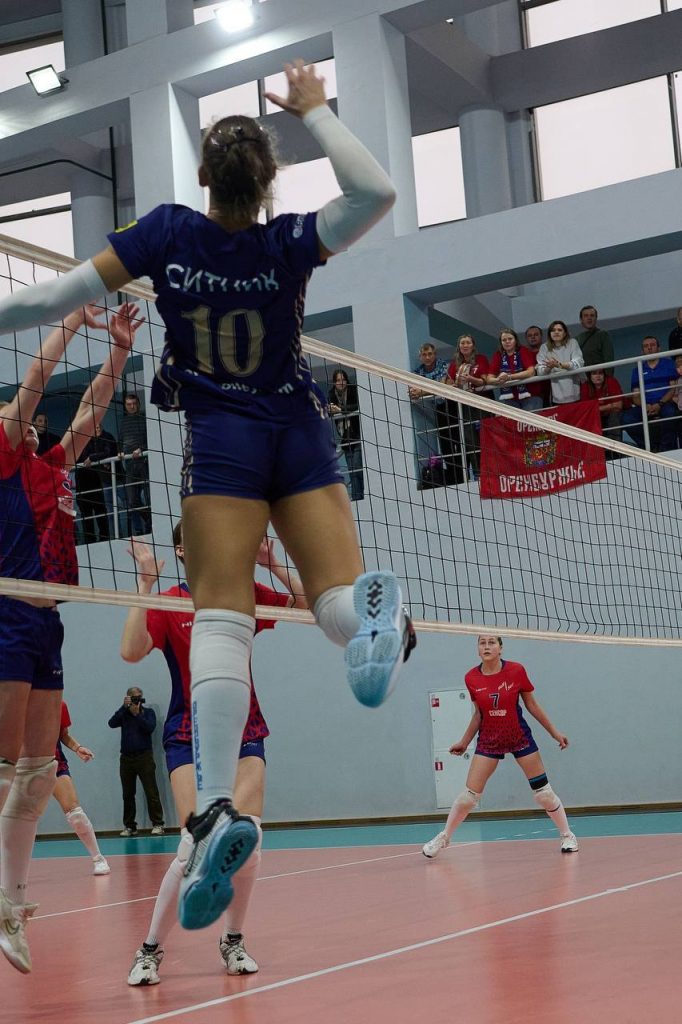 15-16 октября на базе СК Оренбуржье прошли домашние матчи третьего тура в рамках ЧЕМПИОНАТА РОССИИ среди женских команд 1 лиги.