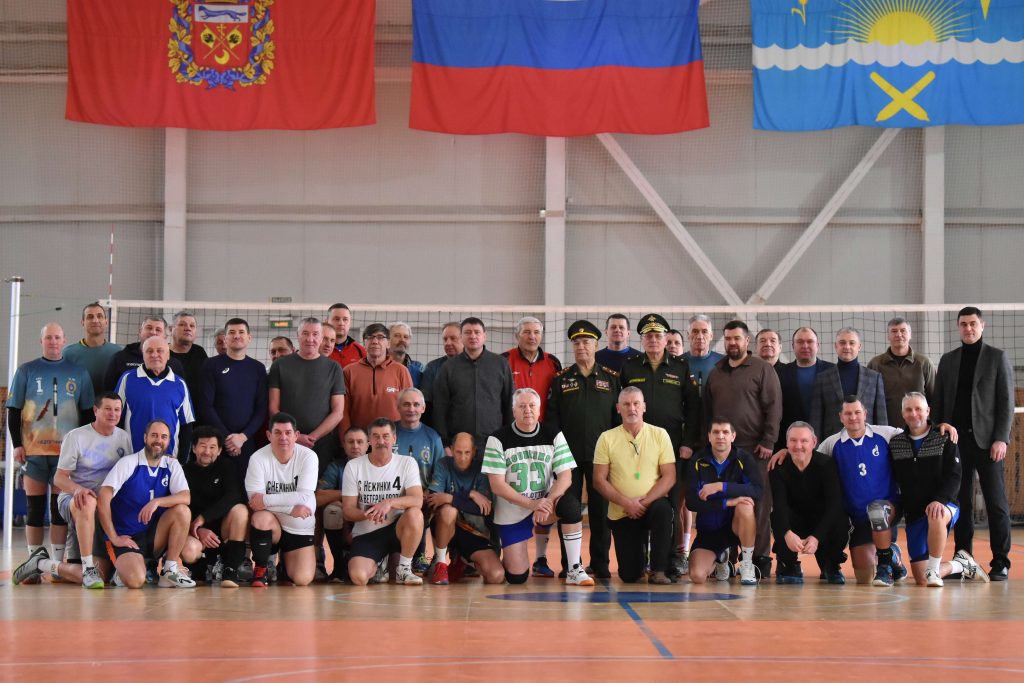 Новогодний турнир по волейболу среди ветеранов на призы директора МАУ ФСК «Гелиос»
