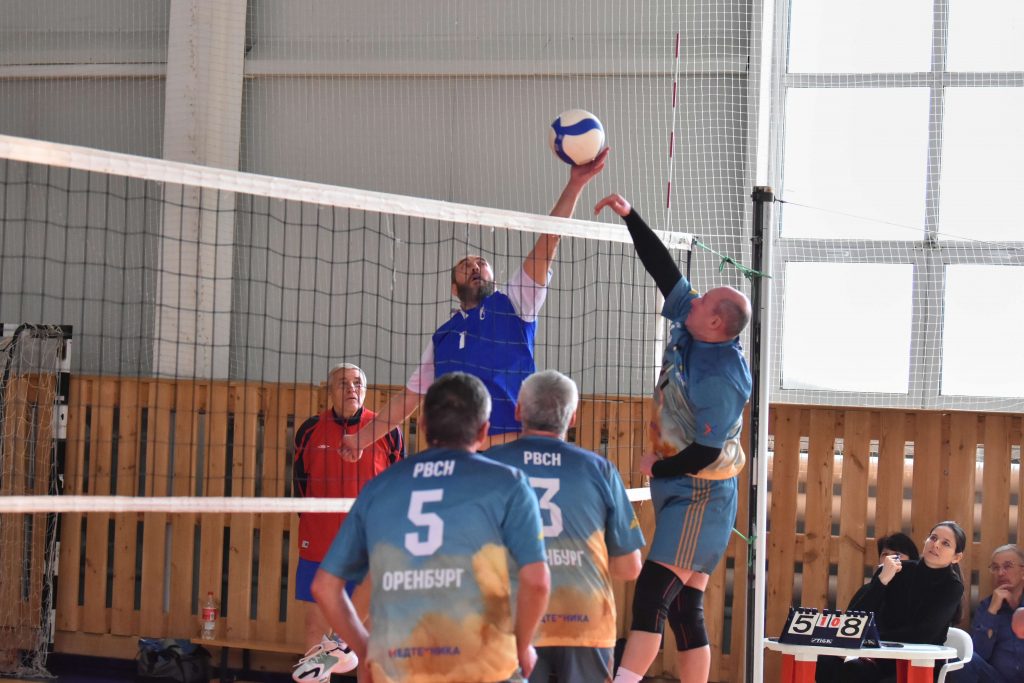 Новогодний турнир по волейболу среди ветеранов на призы директора МАУ ФСК «Гелиос»