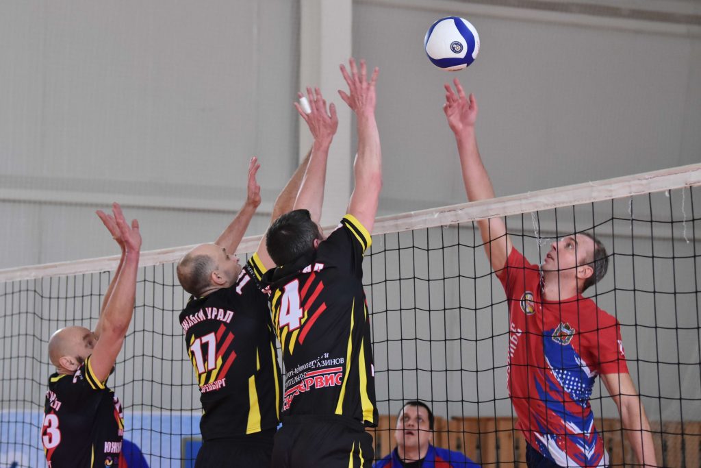 Новогодний турнир по волейболу среди ветеранов на призы директора МАУ ФСК «Гелиос»