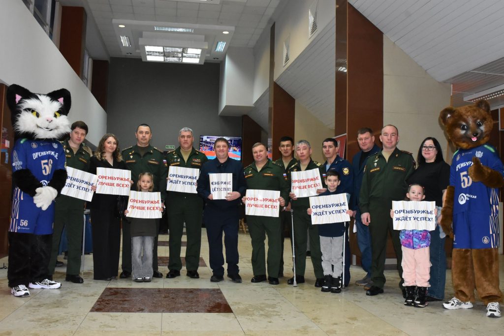 Команда по волейболу сидя поддержала профессиональных волейболистов в 20 туре Чемпионата России