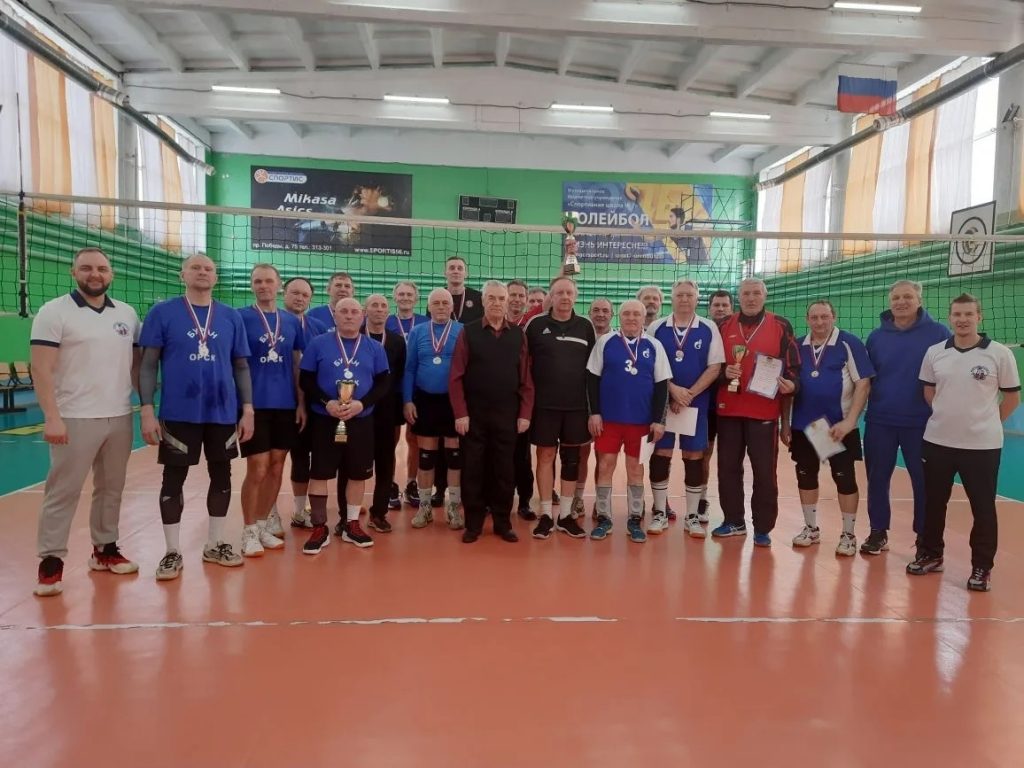 Ветераны волейбола приняли участие в турнире памяти А.С. Чердинцева в Оренбурге