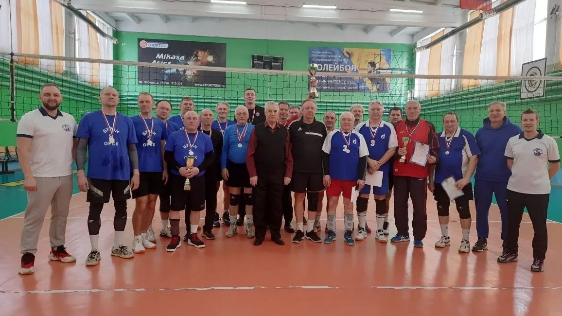 Ветераны волейбола приняли участие в турнире памяти А.С. Чердинцева в Оренбурге