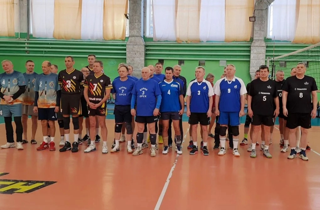 Ветераны волейбола приняли участие в турнире памяти А.С. Чердинцева в Оренбурге