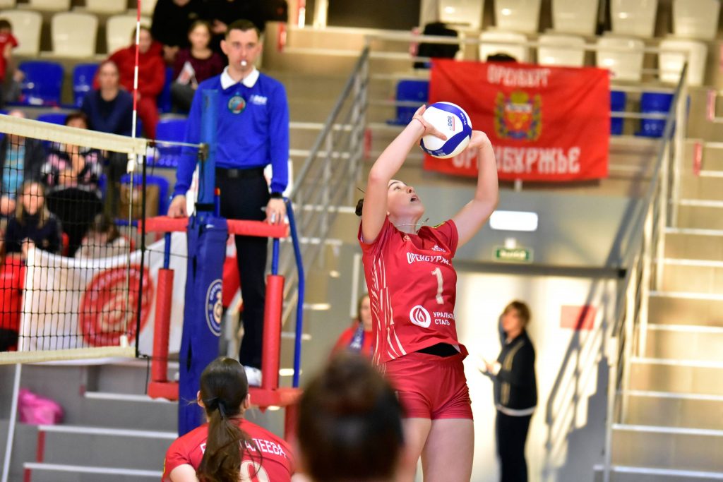 Волейболистки команды «Оренбуржье» провели матчи 5 тура Первой лиги среди женских команд в г. Оренбурге. Матчи прошли 5-6 февраля 2026г. на базе спортивного комплекса «Училища Олимпийского резерва». На тур в Оренбург приехал лидер группы Приволжье –команда «Искра-2» из г. Самара.