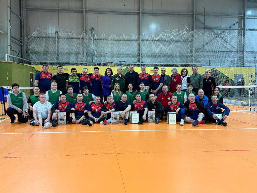 Сила духа и воля к победе: в Оренбурге впервые прошёл турнир по волейболу сидя, посвящённый Дню защитника Отечества.