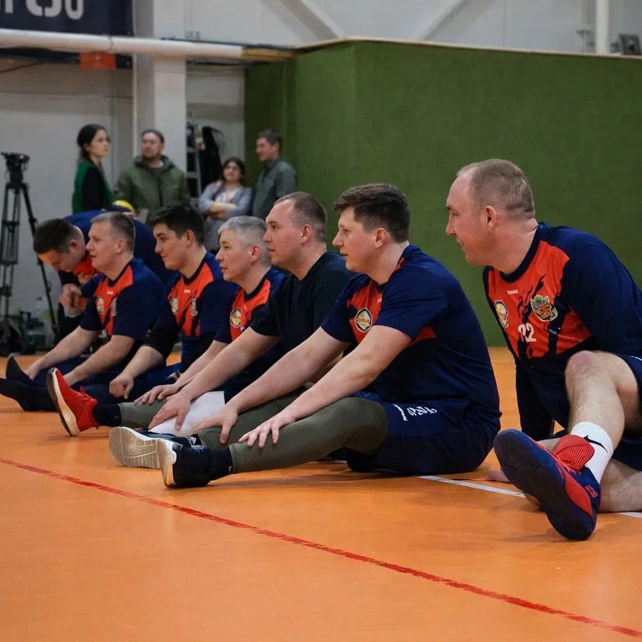Сила духа и воля к победе: в Оренбурге впервые прошёл турнир по волейболу сидя, посвящённый Дню защитника Отечества.