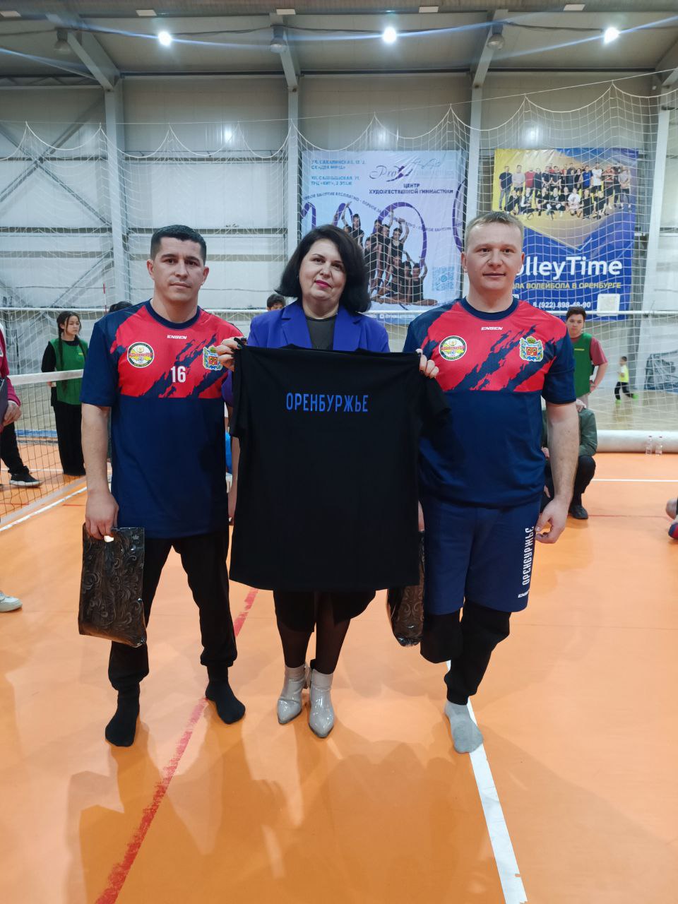 Сила духа и воля к победе: в Оренбурге впервые прошёл турнир по волейболу сидя, посвящённый Дню защитника Отечества.