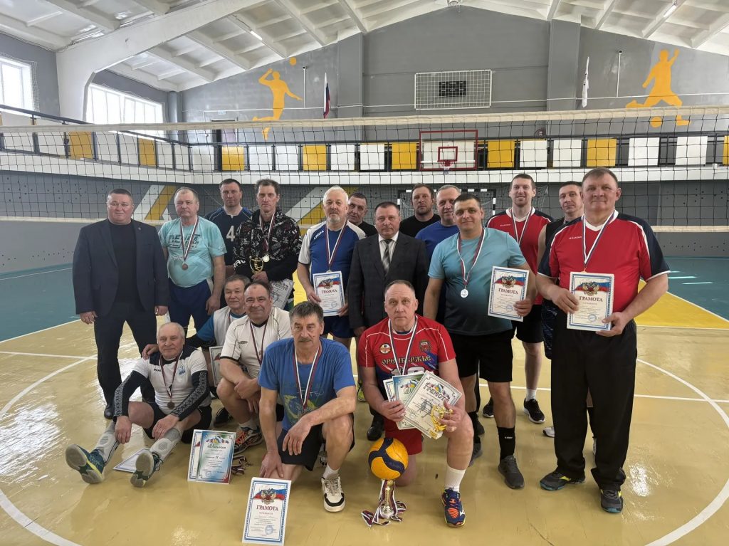 В Беляевском районе в десятый раз прошло первенство ветеранов волейбола