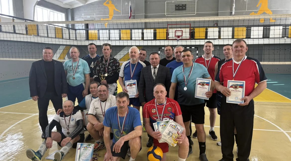 В Беляевском районе в десятый раз прошло первенство ветеранов волейбола