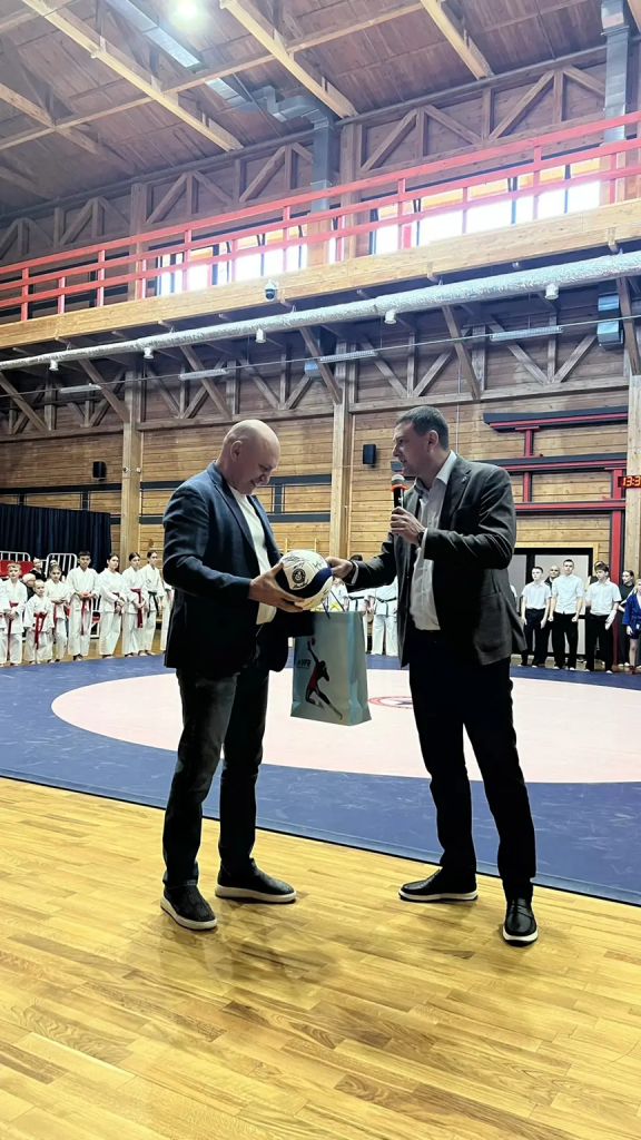 Вице-президент Федерации волейбола Оренбуржья поздравил Центр восточных единоборств имени Э.Н. Цоя с 5-летием