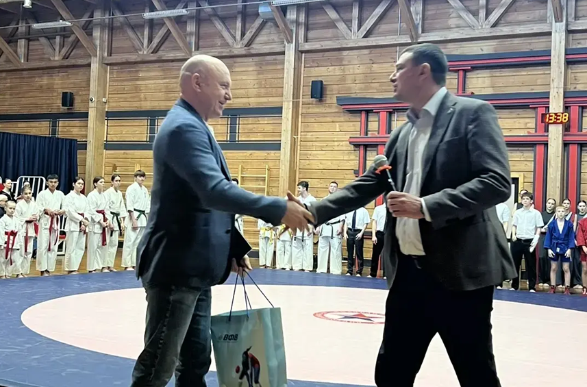 Вице-президент Федерации волейбола Оренбуржья поздравил Центр восточных единоборств имени Э.Н. Цоя с 5-летием