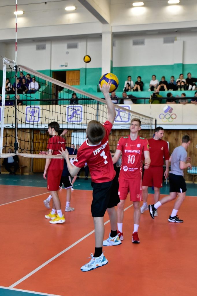 Развитие волейбола в районах: очередной мастер-класс состоялся в Грачёвке