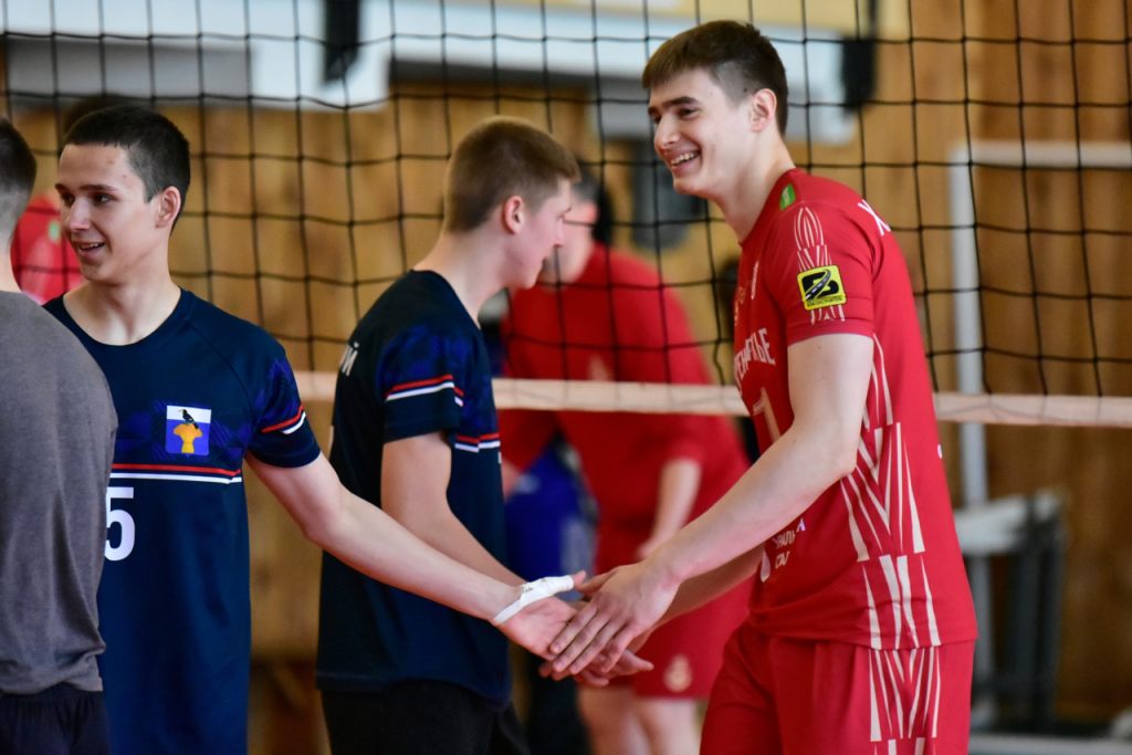 Развитие волейбола в районах: очередной мастер-класс состоялся в Грачёвке