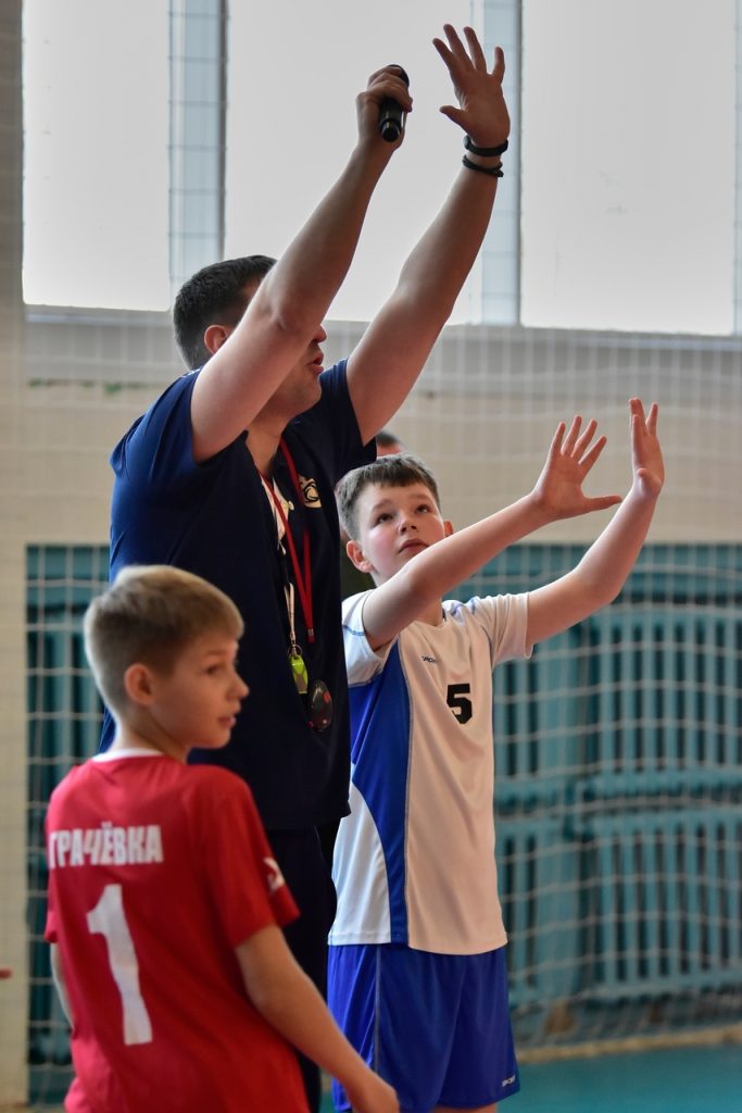 Развитие волейбола в районах: очередной мастер-класс состоялся в Грачёвке
