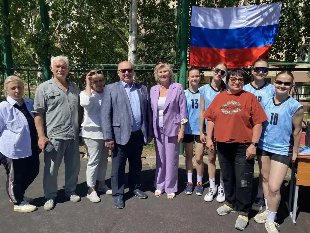 В ОГУ прошёл турнир по парковому волейболу "Памяти героев войны"