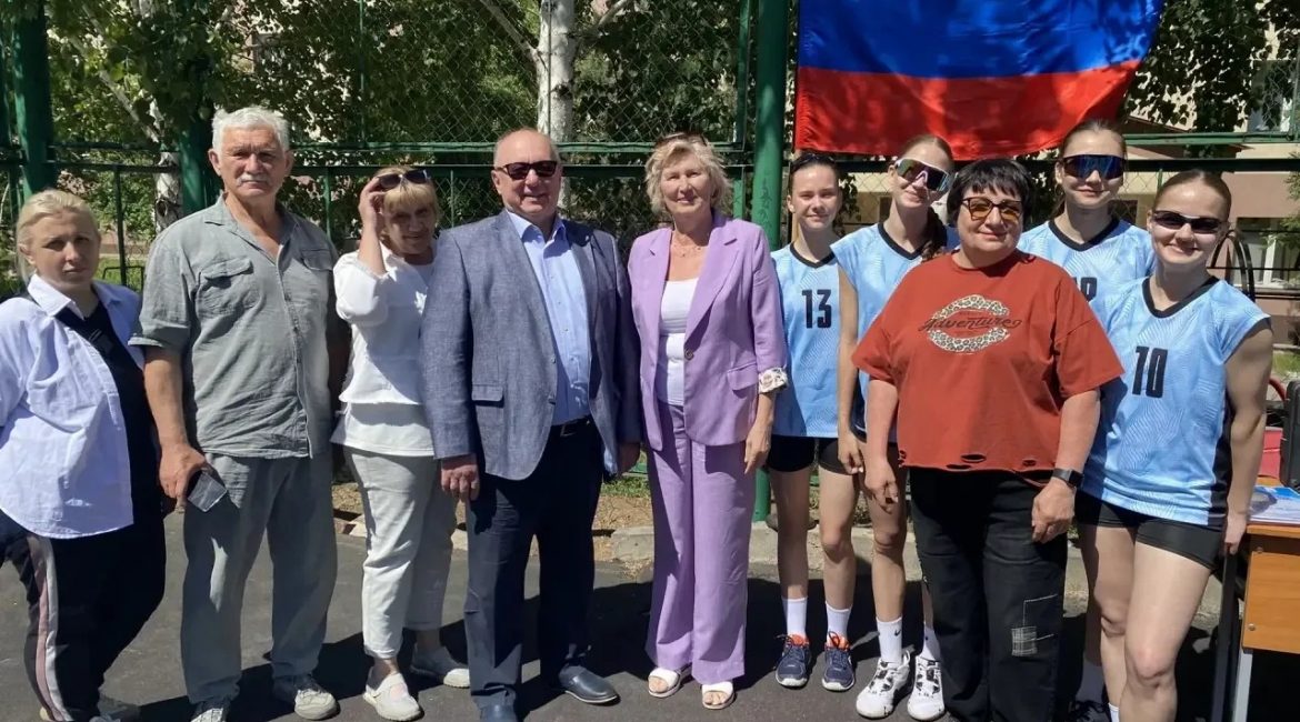 В ОГУ прошёл турнир по парковому волейболу "Памяти героев войны"