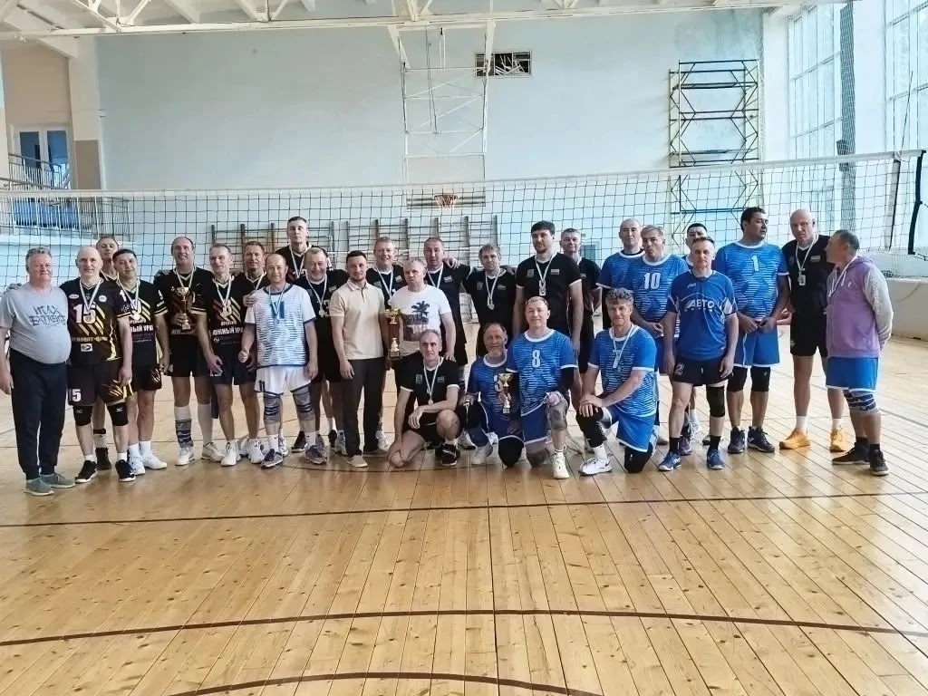 Оренбургские ветераны волейбола — серебряные призёры турнира в Октябрьском!