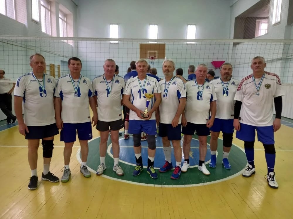 Оренбургские ветераны волейбола — серебряные призёры турнира в Октябрьском!