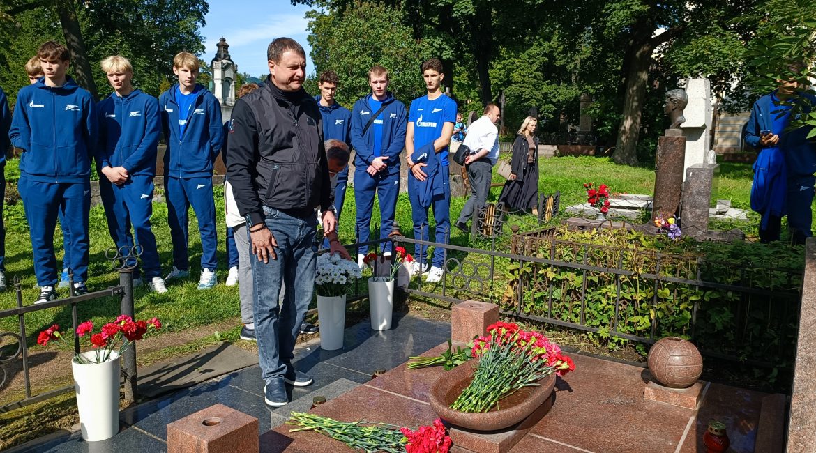 В Санкт-Петербурге почтили память Вячеслава Платонова